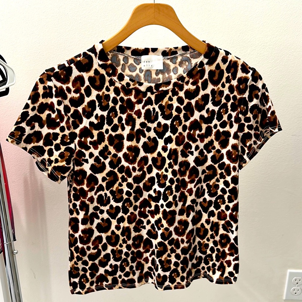 Francesca’s XS Leopard Print Tee